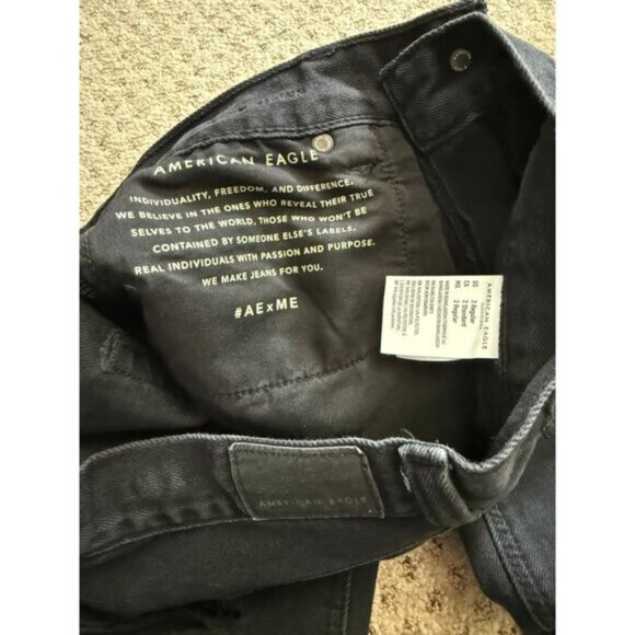 NEW American Eagle women's size 2 black denim distressed jeans Retails $69.95 - Picture 2 of 8